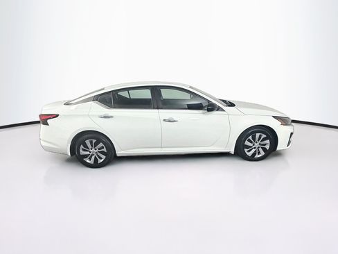 Used 2024 Nissan Altima 2.5 S FWD image 10