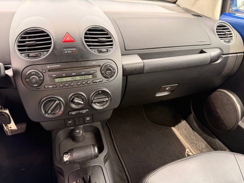 Used 2008 Volkswagen Beetle S FWD image 13
