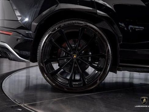 Used 2019 Lamborghini Urus AWD/4WD image 17