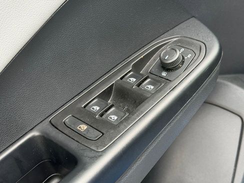 Used 2023 Volkswagen Taos SE image 11