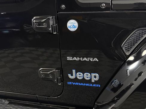 Used 2024 Jeep Wrangler Unlimited Sahara AWD/4WD image 15