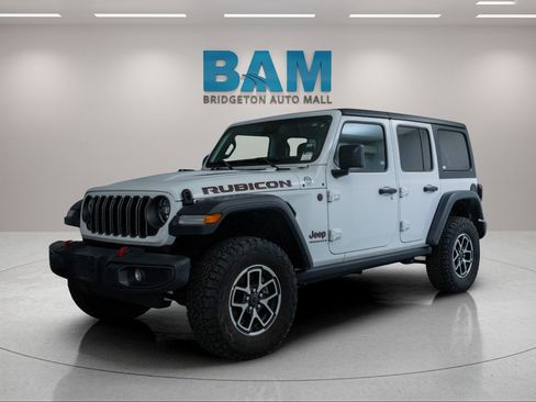 Used 2025 Jeep Wrangler Unlimited Rubicon AWD/4WD image 3