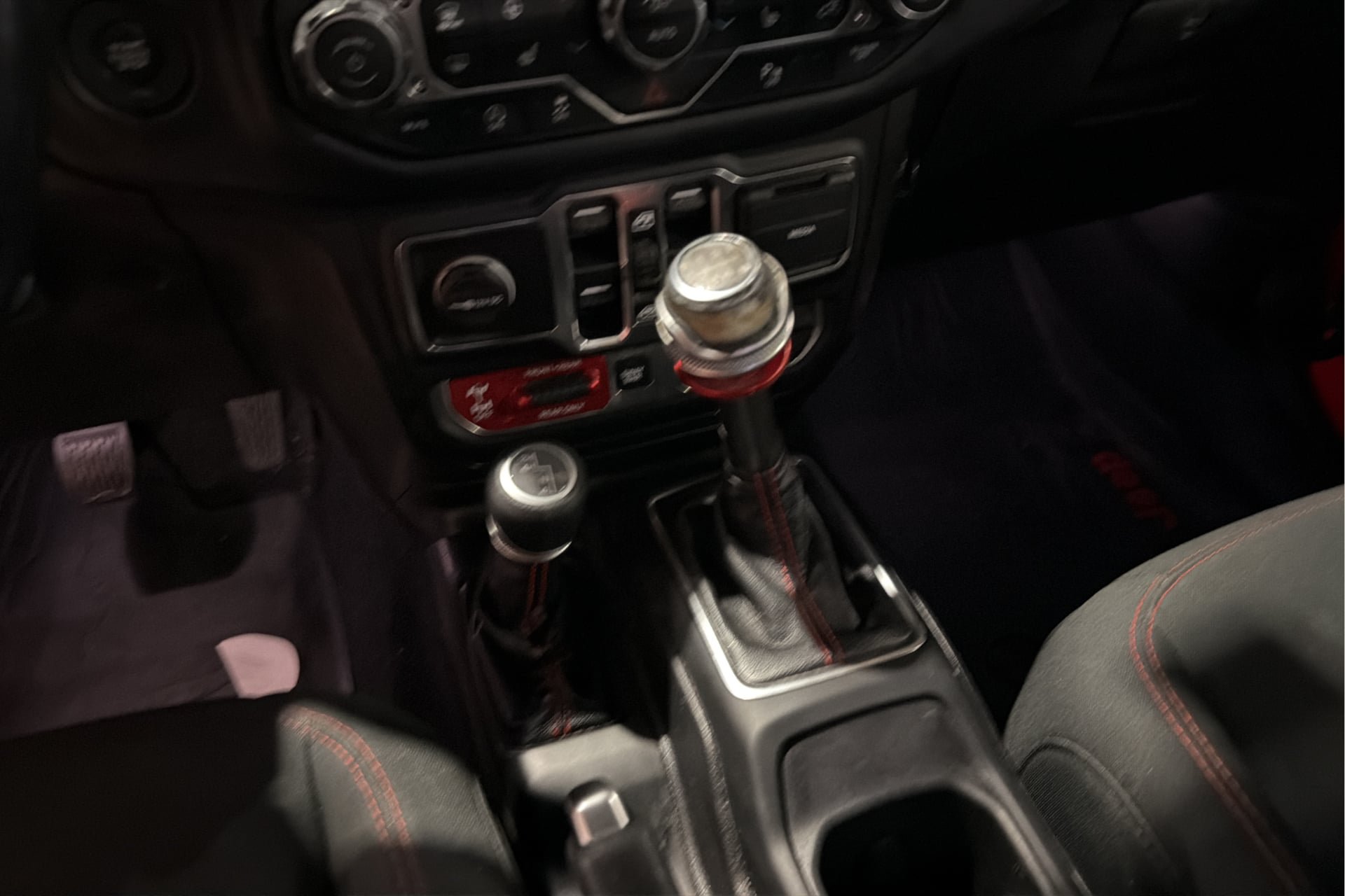 Used 2018 Jeep Wrangler Unlimited Rubicon AWD/4WD image 23
