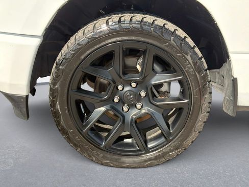 Used 2024 RAM 1500 Laramie AWD/4WD image 9