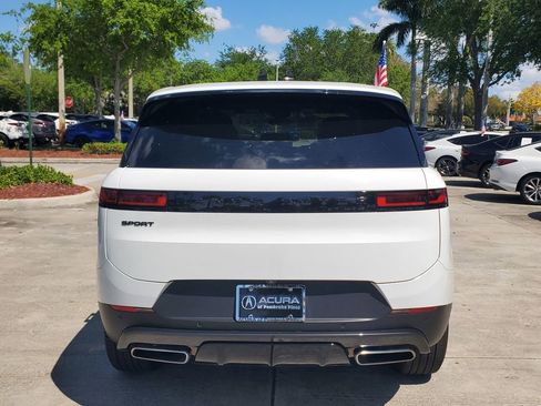 Used 2025 Land Rover Range Rover Sport SE image 6