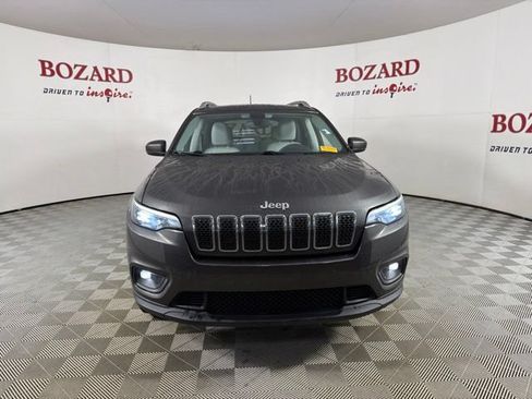 Used 2020 Jeep Cherokee Latitude Plus w/ Comfort/Convenience Group AWD/4WD image 2