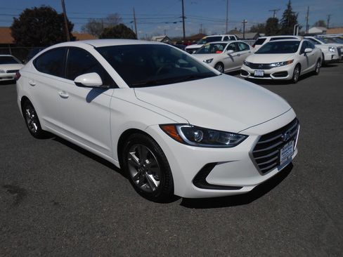 Used 2018 Hyundai Elantra SEL FWD image 3