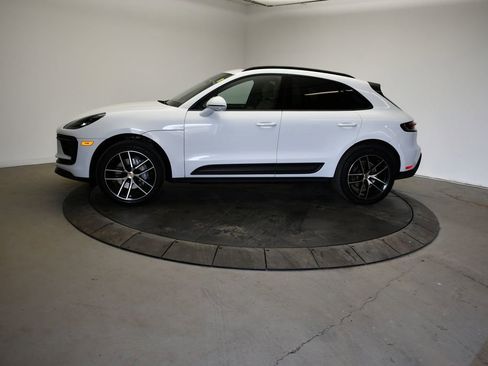 Certified 2023 Porsche Macan AWD/4WD image 2