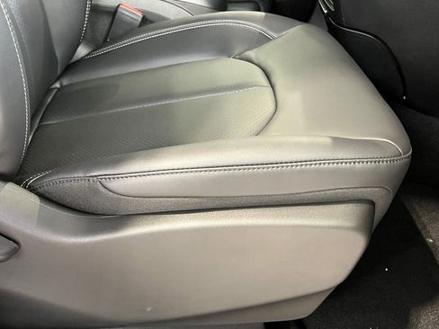 New 2026 Chrysler Pacifica Select image 9