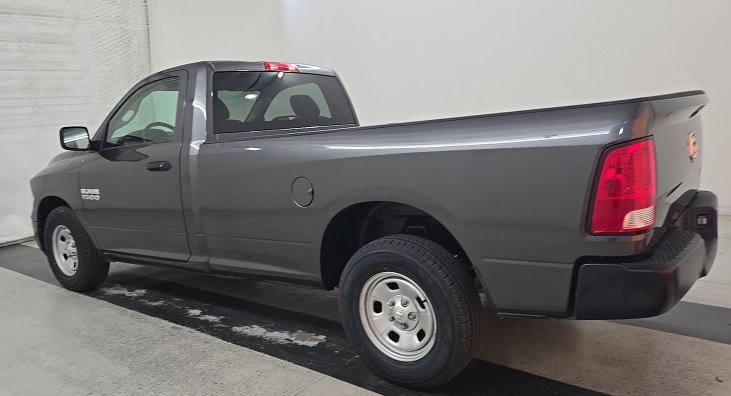 Used 2018 RAM 1500 Express RWD image 3