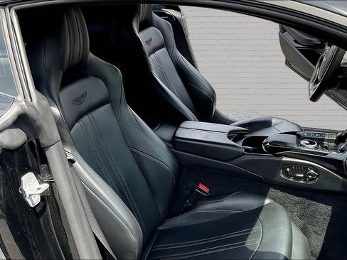 Used 2019 Aston Martin V8 Vantage Coupe RWD image 24