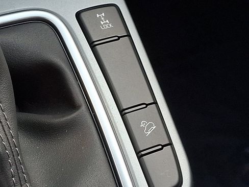 Used 2025 Kia Seltos LX image 25