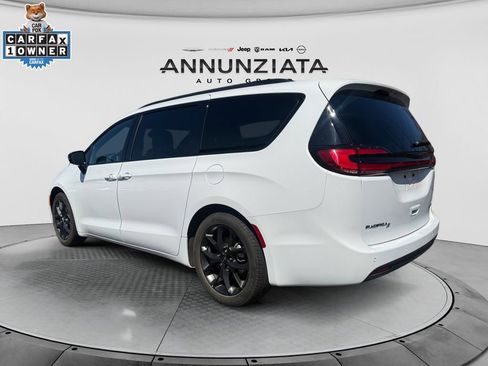 Used 2025 Chrysler Pacifica Limited FWD image 3