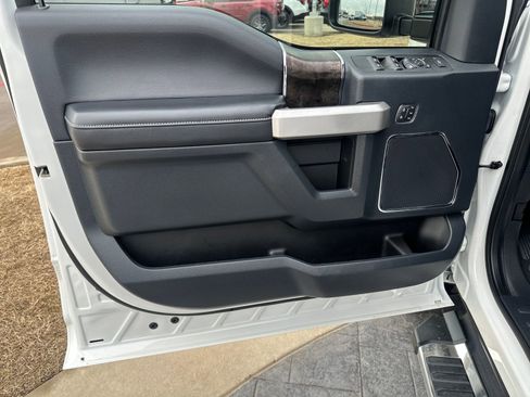 Used 2022 Ford F350 Lariat w/ Lariat Ultimate Package image 10