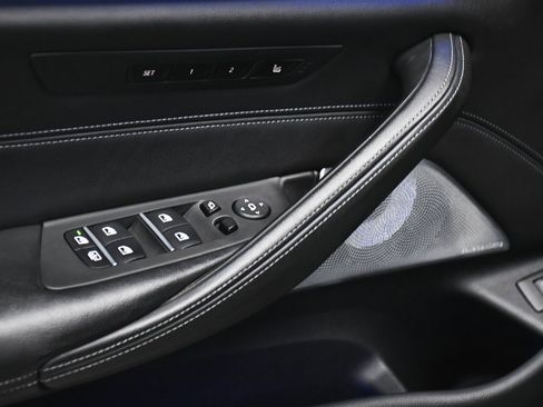 Used 2019 BMW M5 w/ Executive Package image 10