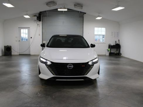 Used 2024 Nissan Sentra SR FWD image 3