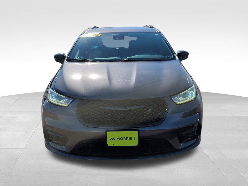 Used 2022 Chrysler Pacifica Touring-L w/ Uconnect Theater Family Group AWD/4WD image 3