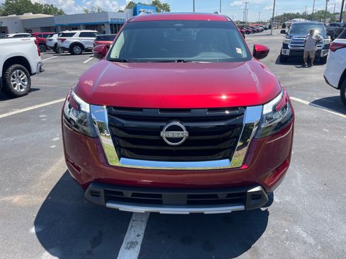 Used 2025 Nissan Pathfinder SL w/ SL Premium Package FWD image 2