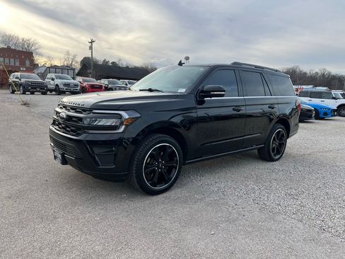 Used 2024 Ford Expedition Limited image 4
