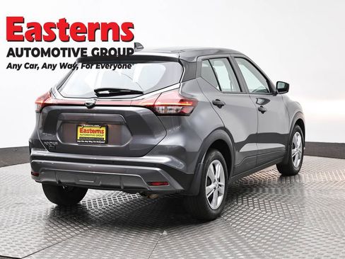 Used 2023 Nissan Kicks S image 5