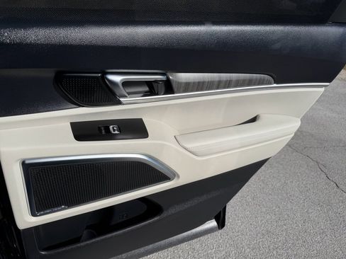 Used 2025 Kia Telluride SX image 19
