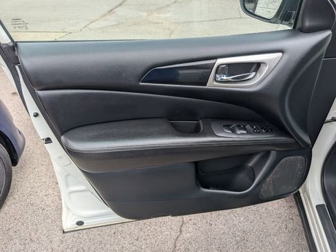 Used 2020 Nissan Pathfinder S FWD image 11