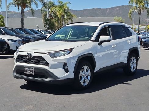 Used 2020 Toyota RAV4 XLE w/ XLE Grade Weather Package AWD/4WD image 5