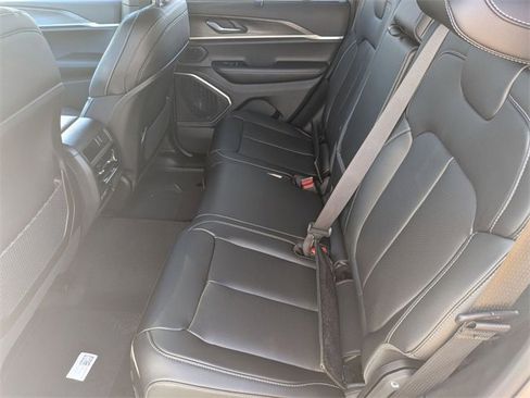 New 2025 Jeep Grand Cherokee Limited w/ Luxury Tech Group II image 27