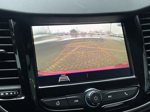 Used 2022 Chevrolet Trax LT w/ LT Convenience Package image 26