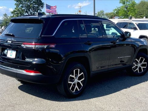 Used 2024 Jeep Grand Cherokee Limited AWD/4WD image 11