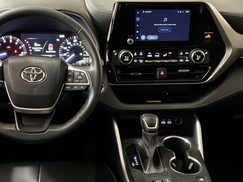 Used 2023 Toyota Highlander XLE image 19