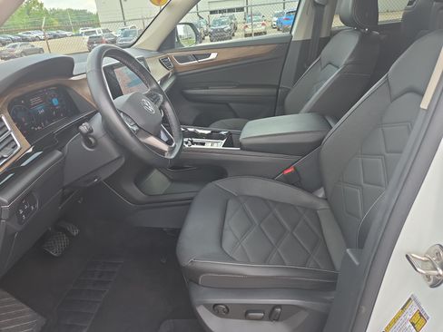 Used 2025 Volkswagen Atlas SE FWD image 5