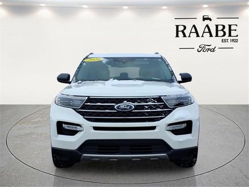 Used 2022 Ford Explorer XLT w/ Equipment Group 202A image 2