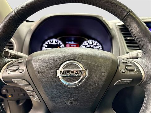 Used 2020 Nissan Pathfinder SV image 9