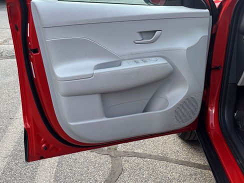 Used 2025 Hyundai Kona SEL image 25