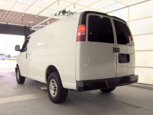 Used 2017 Chevrolet Express 2500 RWD image 3
