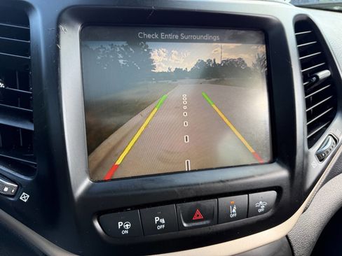 Used 2015 Jeep Cherokee Limited w/ Luxury Group image 9