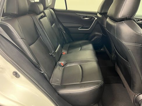 Used 2020 Toyota RAV4 XLE w/ Convenience Package image 14