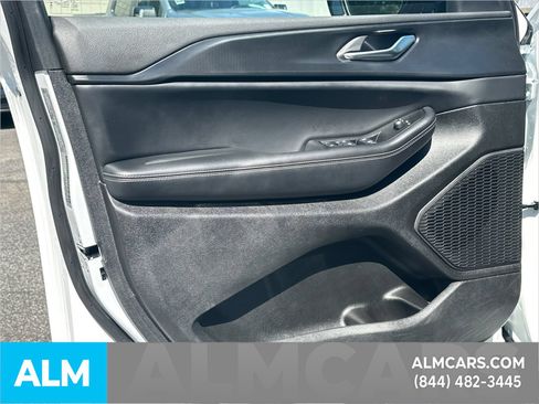 Used 2025 Jeep Grand Cherokee Altitude AWD/4WD image 11