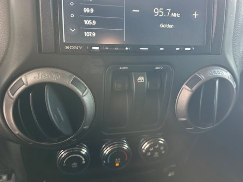 Used 2017 Jeep Wrangler Sport AWD/4WD image 35