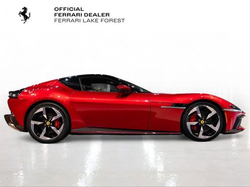 Certified 2025 Ferrari 12Cilindri RWD image 3
