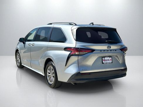 Used 2022 Toyota Sienna LE image 7