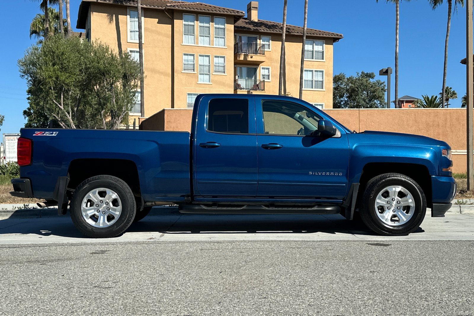 Used 2017 Chevrolet Silverado 1500 LT w/ All Star Edition AWD/4WD image 3