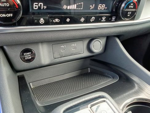 Used 2025 Nissan Rogue SV w/ SV Premium Package FWD image 20