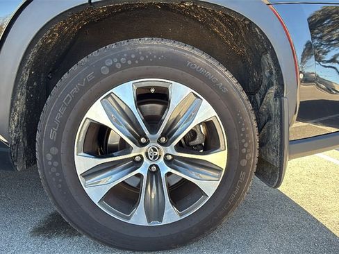 Used 2023 Toyota Highlander XLE image 13