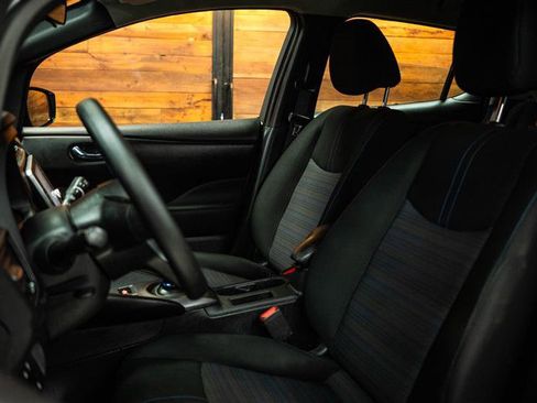 Used 2025 Nissan Leaf S image 9