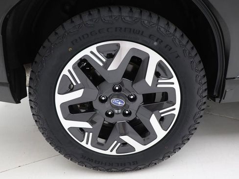 Used 2025 Subaru Forester Premium w/ Convenience Package #1 AWD/4WD image 10