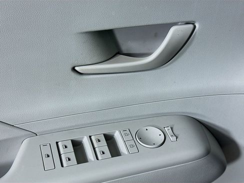 Certified 2025 Hyundai Kona SEL image 18