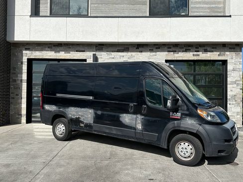 Used 2019 RAM ProMaster 2500 w/ Mopar Trailer Tow Group FWD image 1
