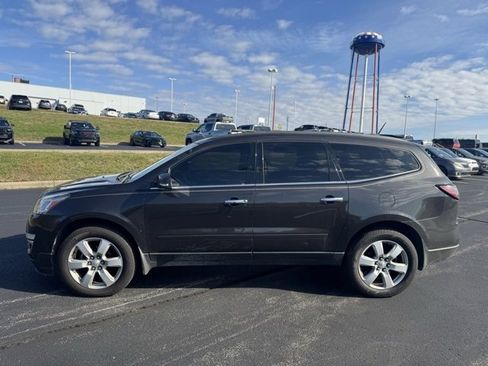 Used 2017 Chevrolet Traverse LT w/ Style and Technology Package image 6